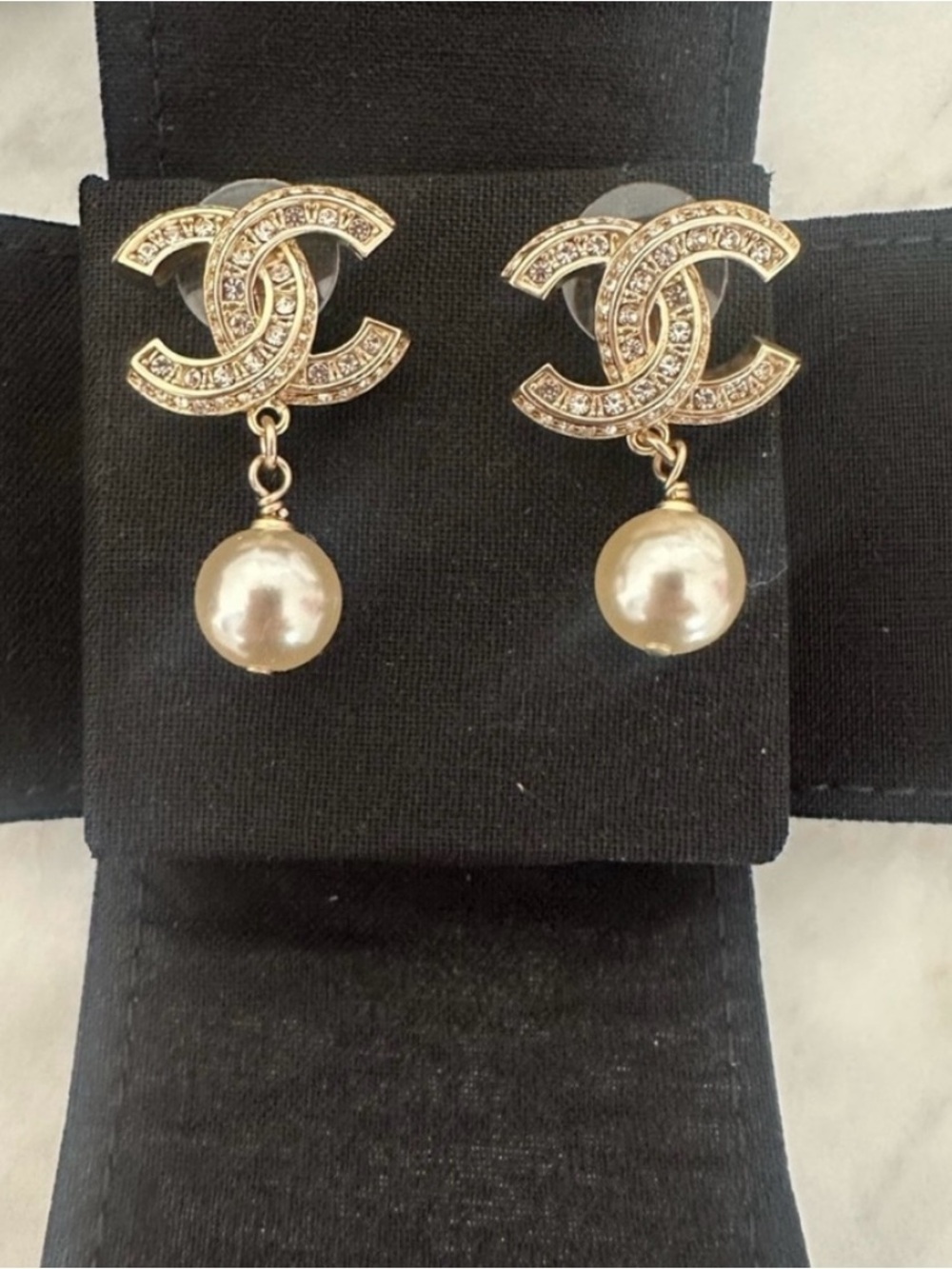 Chanel crystal stud pearl earrings - Picture 3 of 8